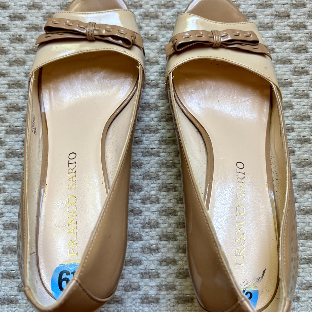 Franco Sarto Beige Patent Leather Bow-Trim Women’s Peep Toe Heels